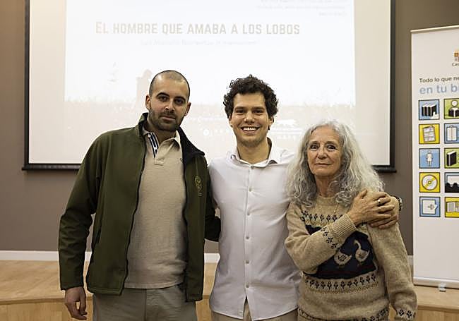 Iván Serrano, Raúl Barrientos y Chusa de Lope intervinieron durante el acto de homenaje a José Manuel Barriento.